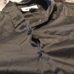 100% silk Alfani top! It’s size 6.